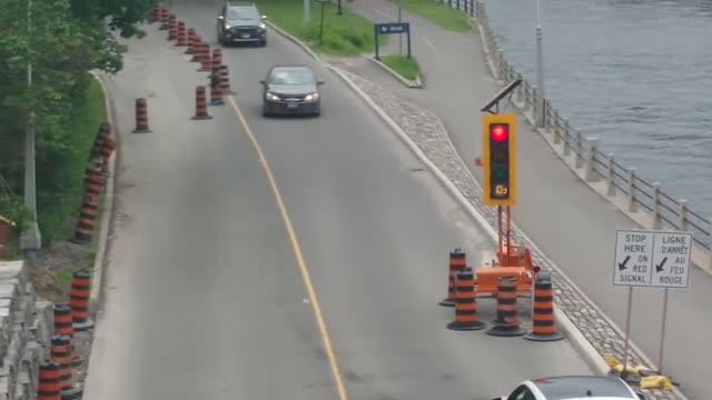 Temporary traffic signal at Colonel By Drive